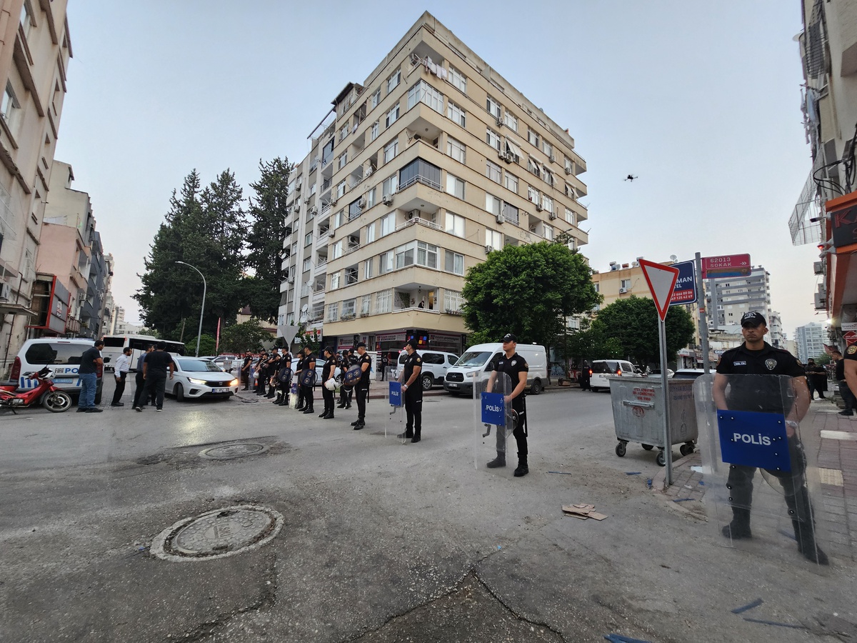 Adana\'da Furkan Vakfı liderinin evinde polis araması