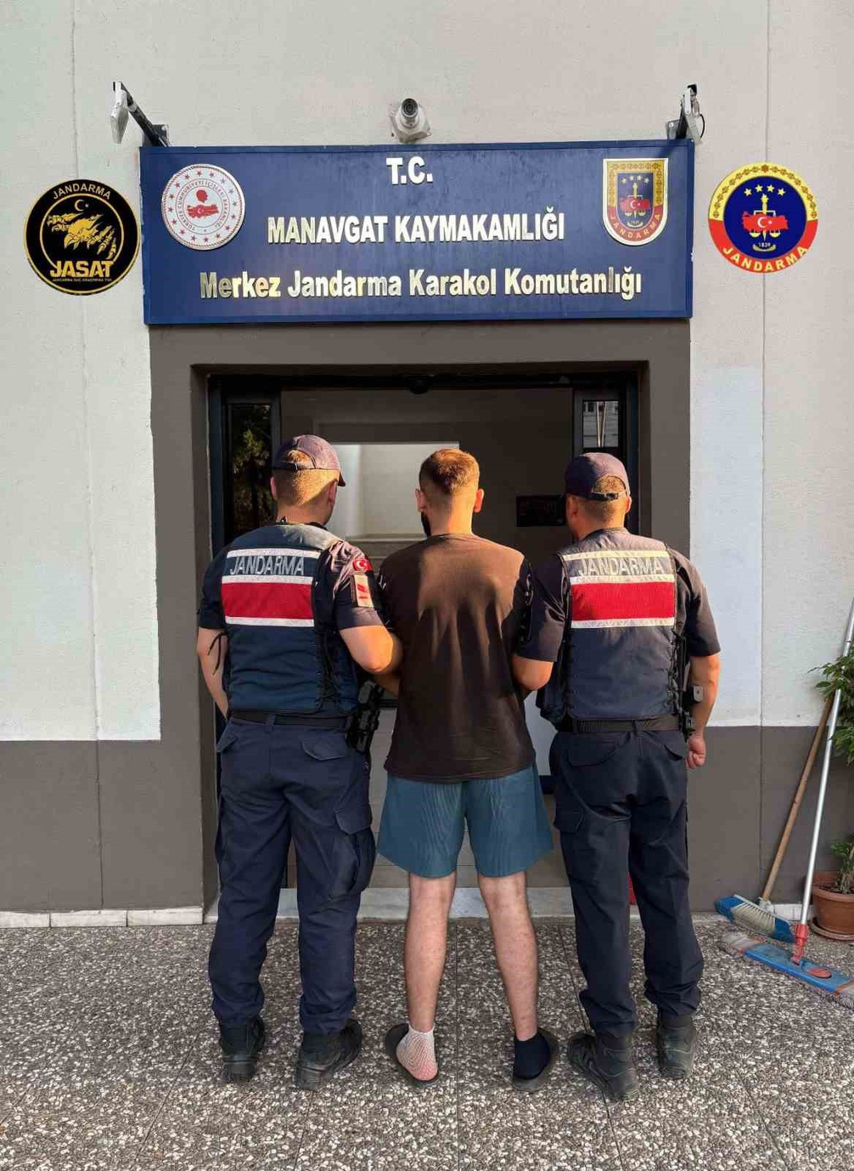 Antalya\'da 1331 Aranan Şahıs Yakalandı