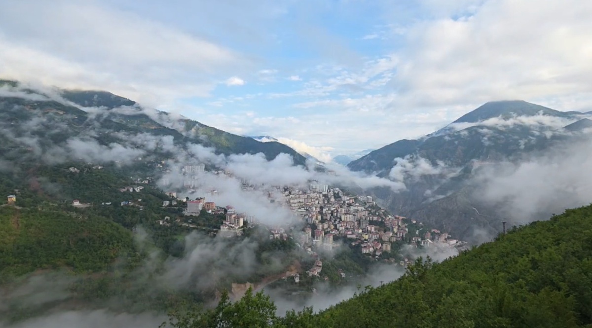 Artvin\'i Kaplayan Sis Görsel Şölen