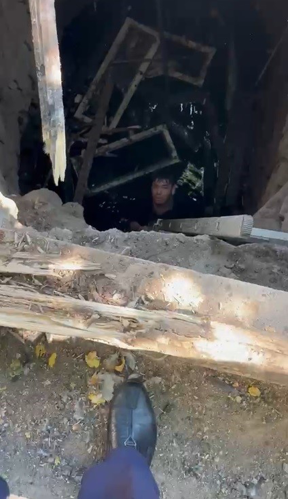 Kuyuya Düşen Genç İtfaiye Ekipleri Tarafından Kurtarıldı