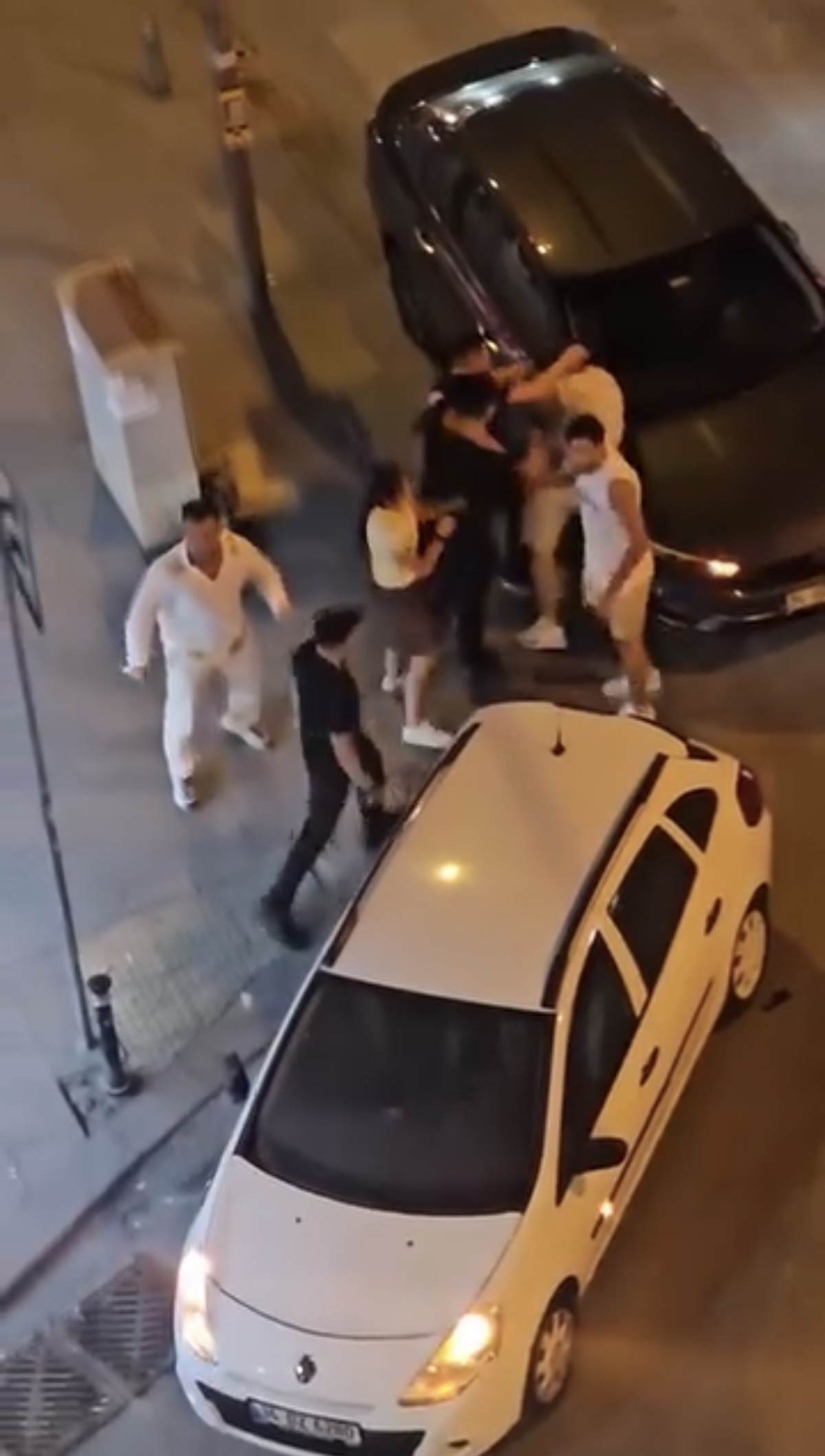 Bahçelievler\'de Bıçaklı Kavga: 5 Gözaltı