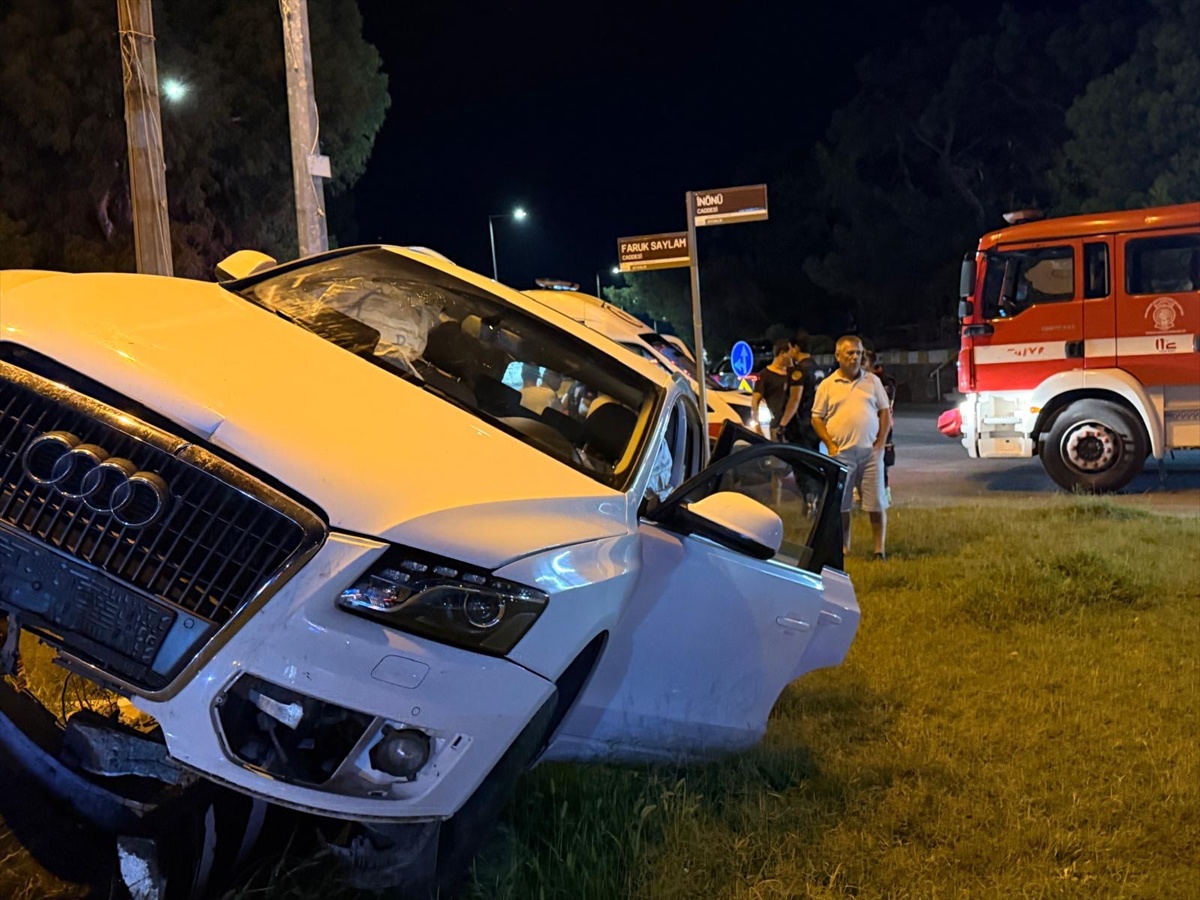 Ayvalık\'ta İki Trafik Kazası: 4 Yaralı