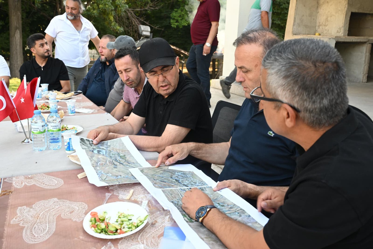 Kırşehir Belediye Başkanı Ekicioğlu\'ndan Gölhisarlı Mahallesi\'ne ziyaret