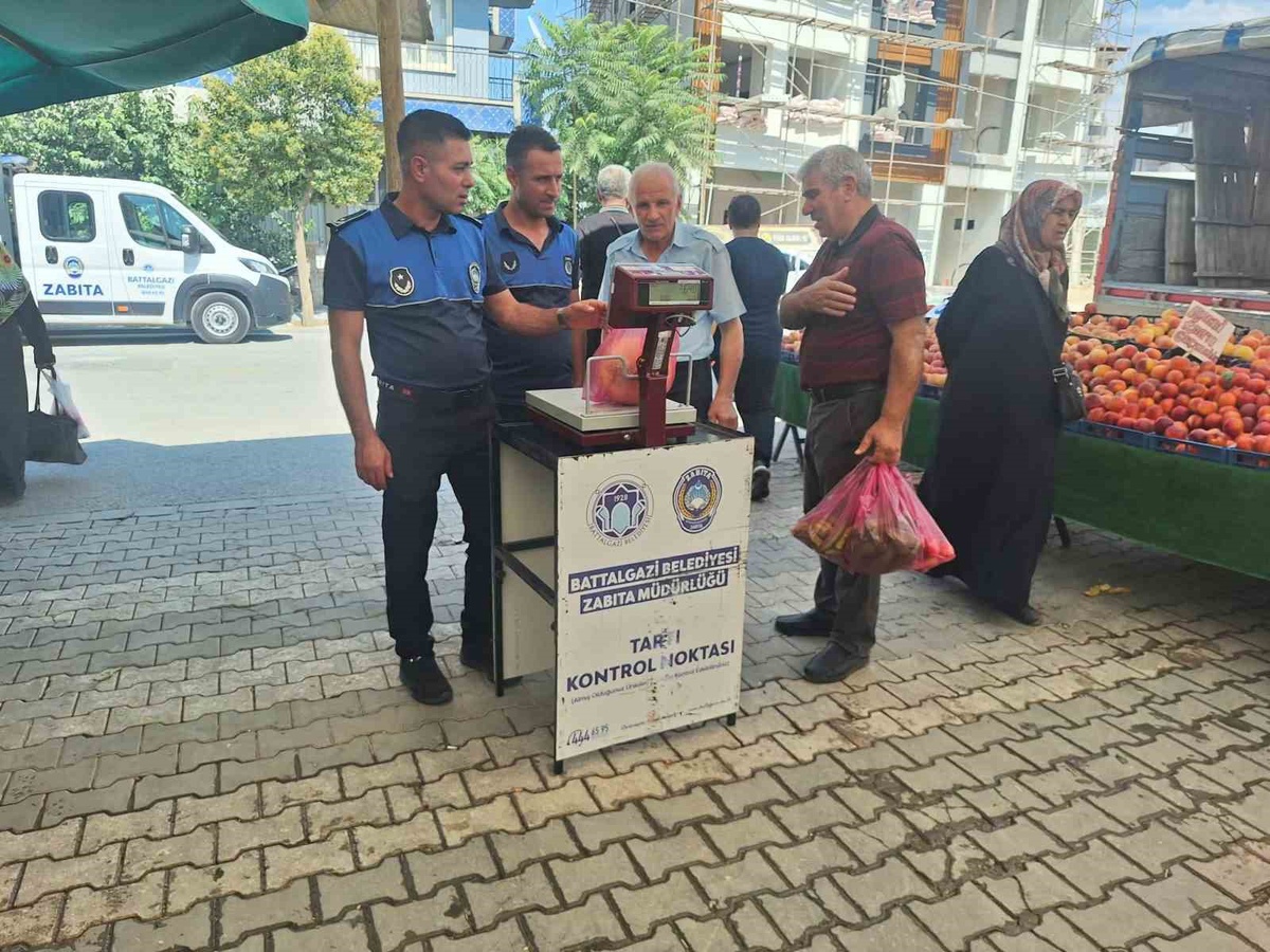 Battalgazi’de semt pazarlarına yönelik denetimler sürüyor