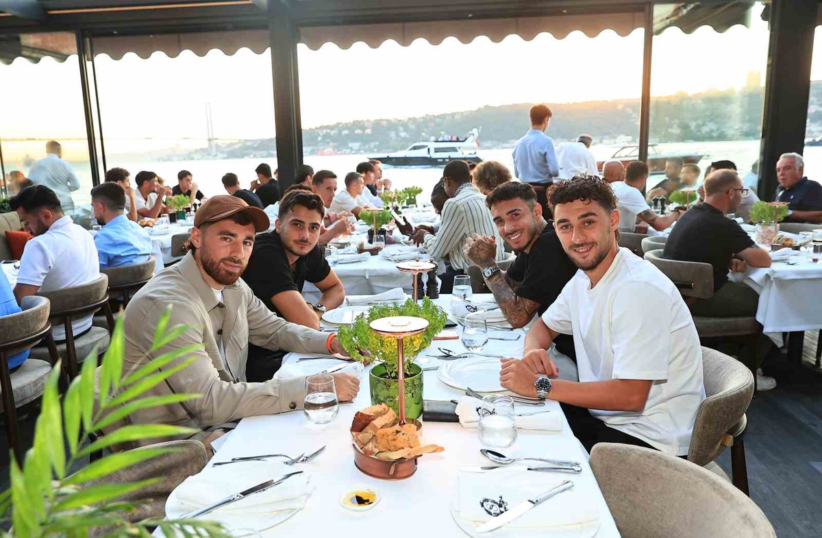 Beşiktaş, Teknik Direktör ile Akşam Yemeğinde Buluştu