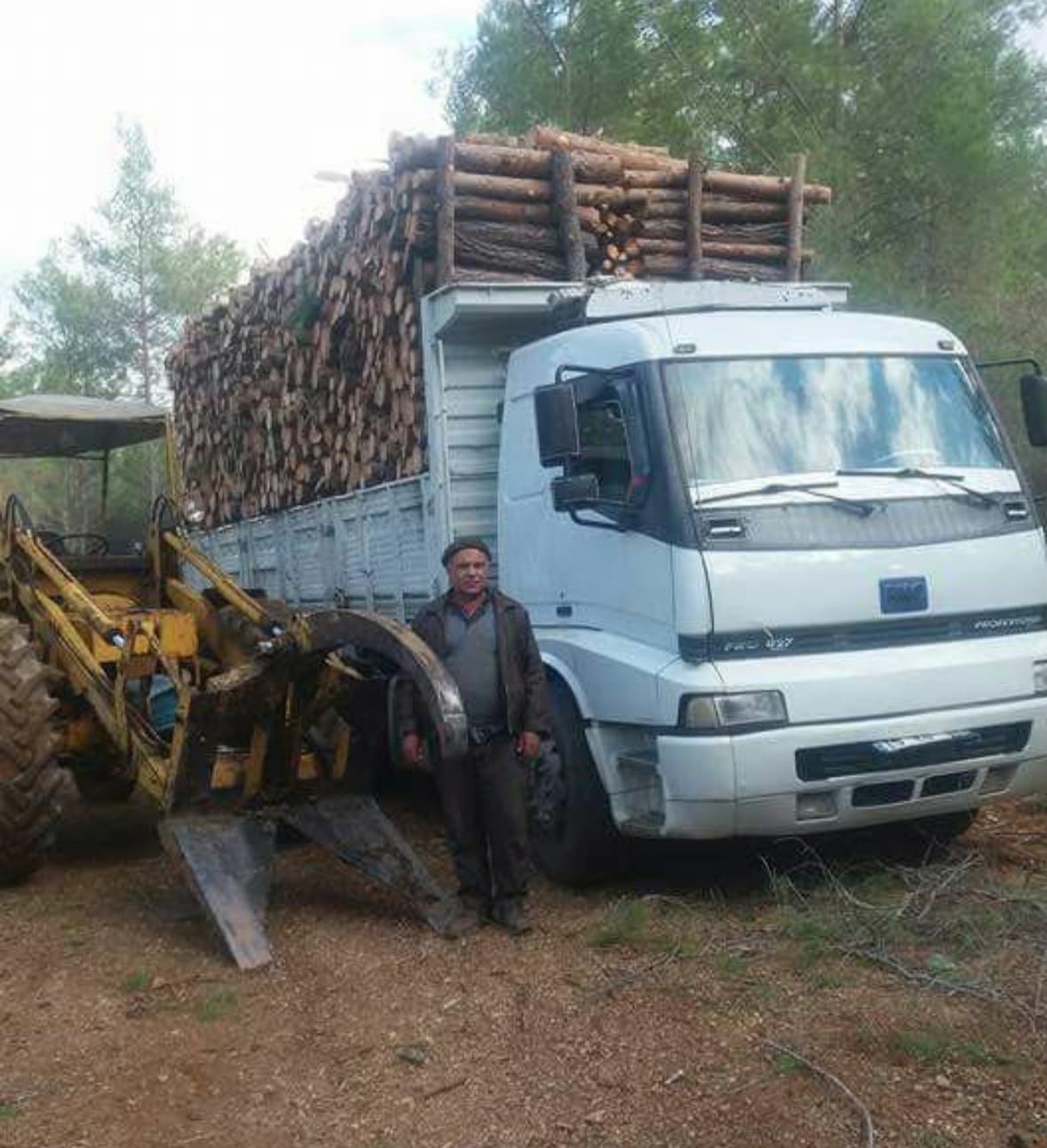 Ağaç Taşıyan Kamyondan Düşen Adam Hayatını Kaybetti