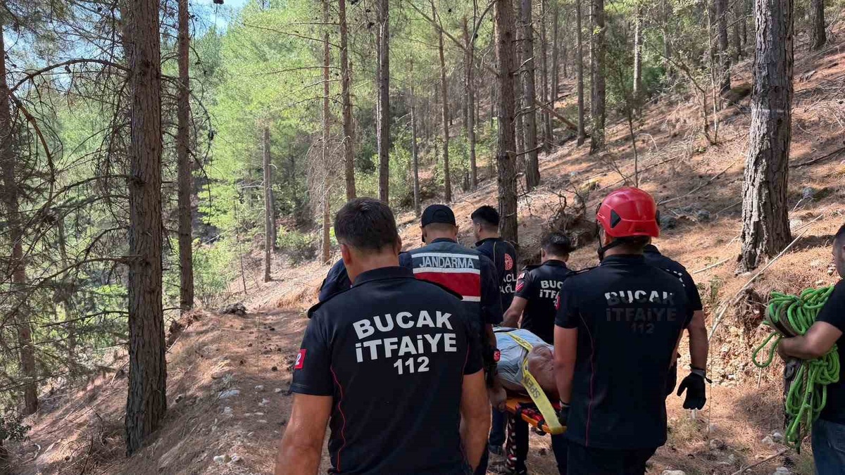 Dağdan Düşen Vatandaş Hastaneye Kaldırıldı