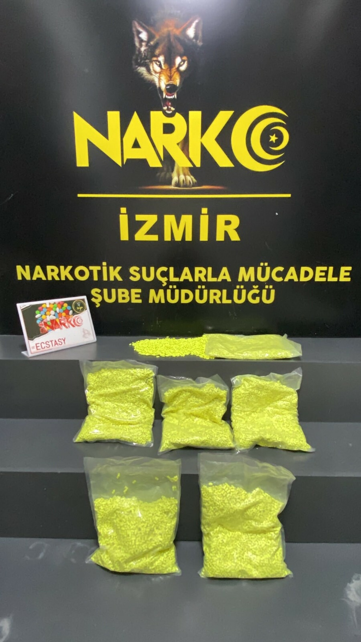 İzmir\'de 31 bin ecstasy ile yakalanma