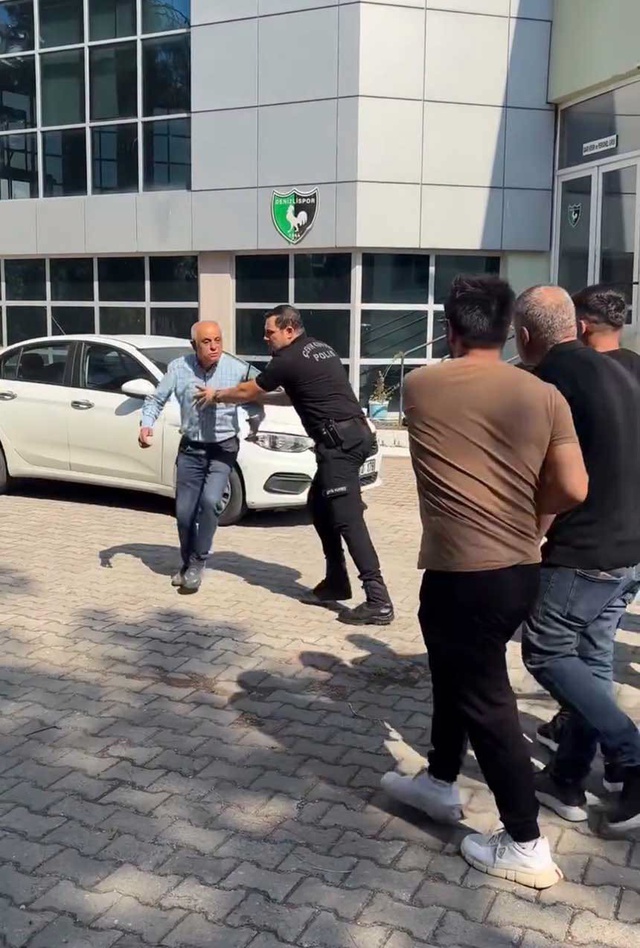 Lig başlamadan küme düşen takımda taraftarlar tesisi bastı