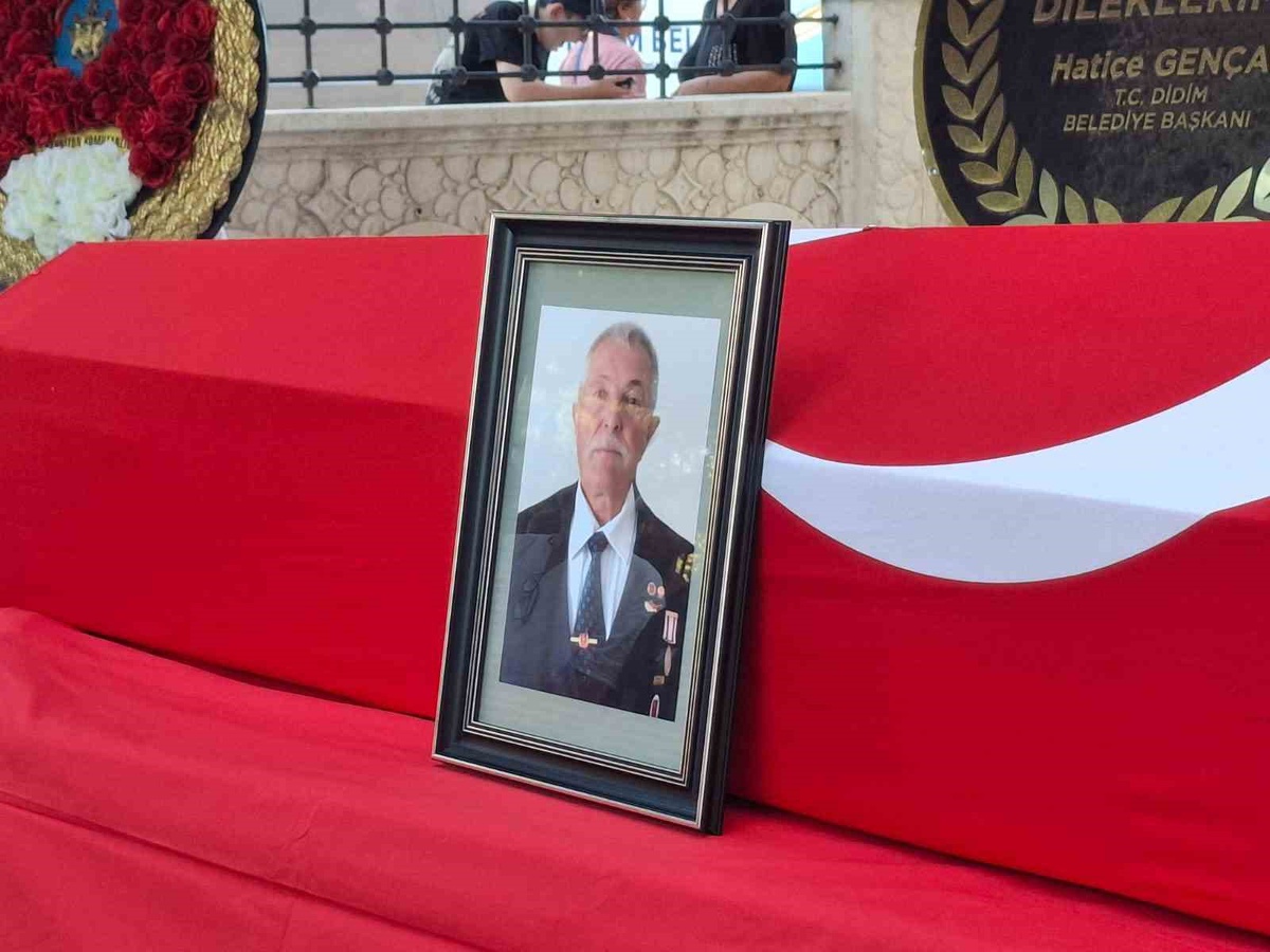 Didimli Kıbrıs Gazisi askeri törenle son yolculuğuna uğurlandı