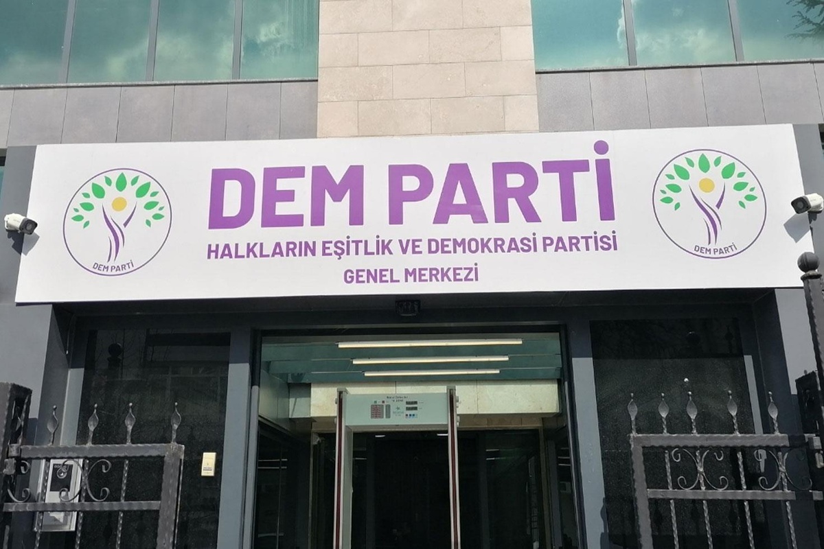 DEM Parti\'den Diyarbakır’da 4 eş başkan hakkında geçici uzaklaştırma kararı