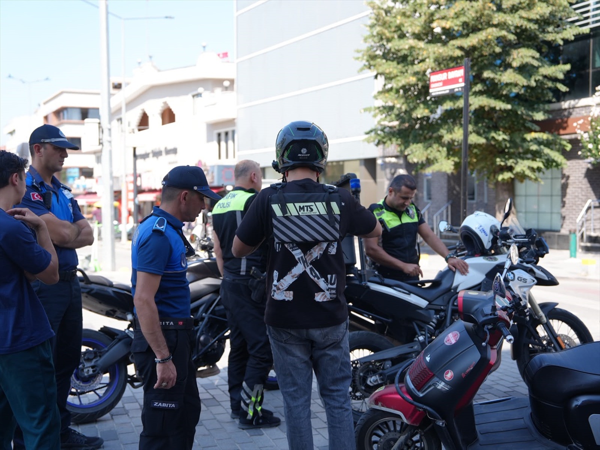 Düzce\'de Motosiklet Denetimi: 52 Bin Lira Ceza