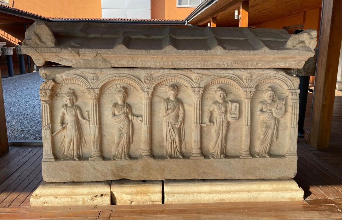 Efes\'te Arkeolojik Tahribat İddiası
