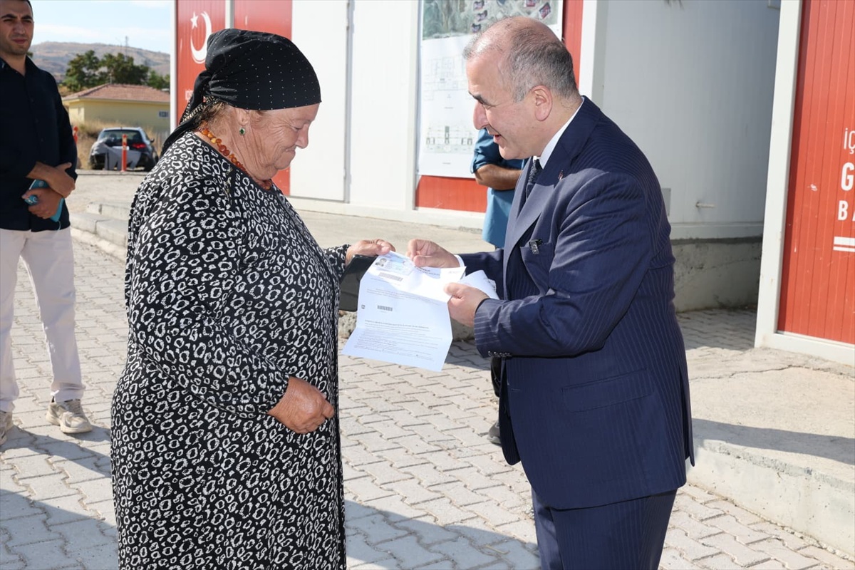 72 Ahıska Türkü Aile Ahlat\'a Yerleştirildi