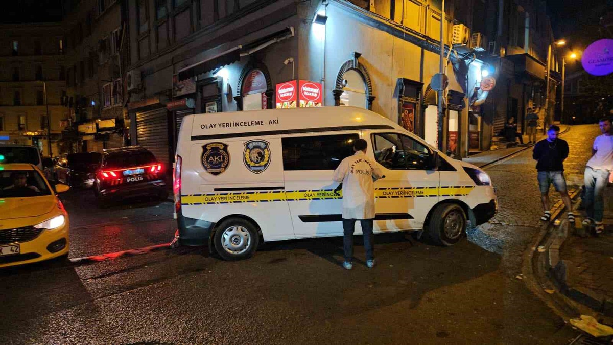 Fatih\'te Esnaf Kavgasında Silahlar Konuştu