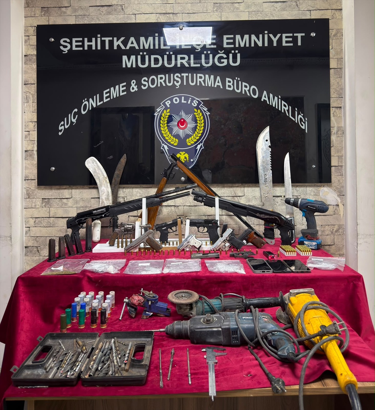 Gaziantep\'te Silah Operasyonu: Firari Hükümlü Yakalandı