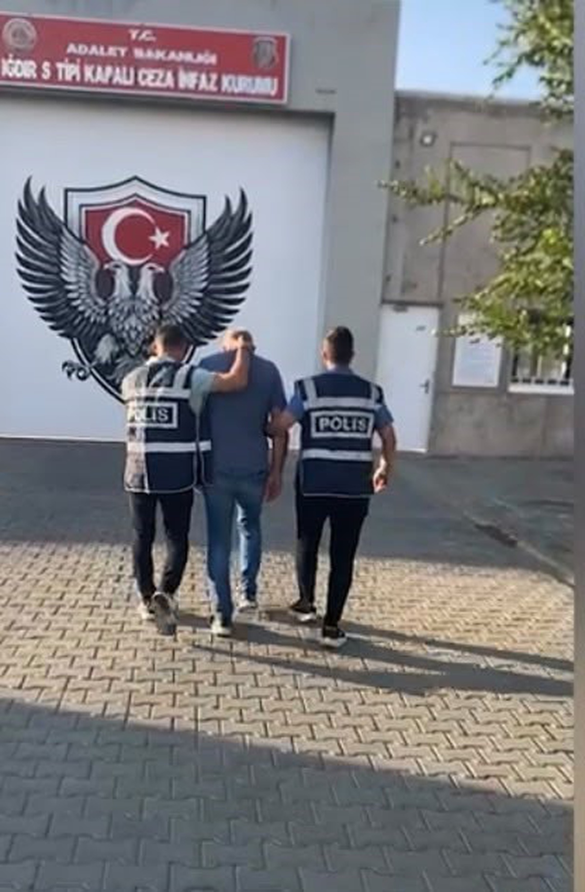 Iğdır\'da Hırsızlıkla Aranan Şahıs Yakalandı