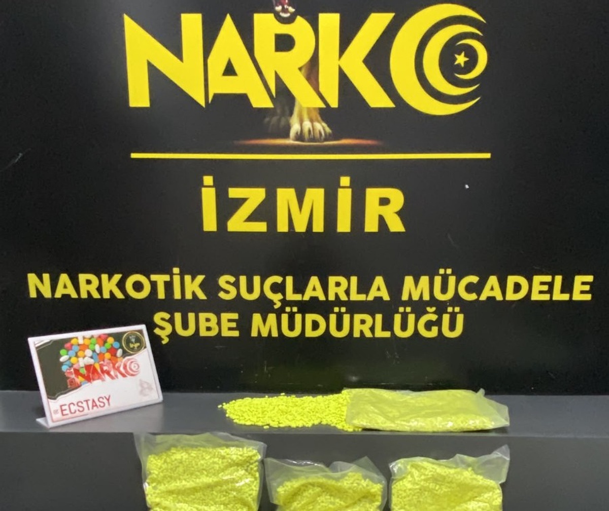 İzmir\'de Ecstasy Operasyonu: 31 Bin 320 Ele Geçirildi