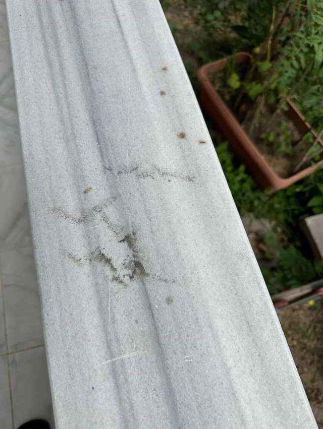 İzmit'te yağmur yerine demir tozu yağıyor, mahalleli ellerinde mıknatısla geziyor