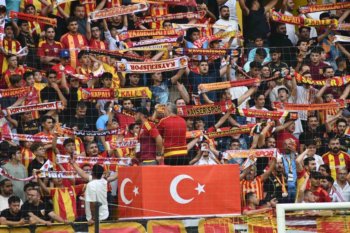 Kayserispor - Sivasspor Maçına 8 Bin Taraftar