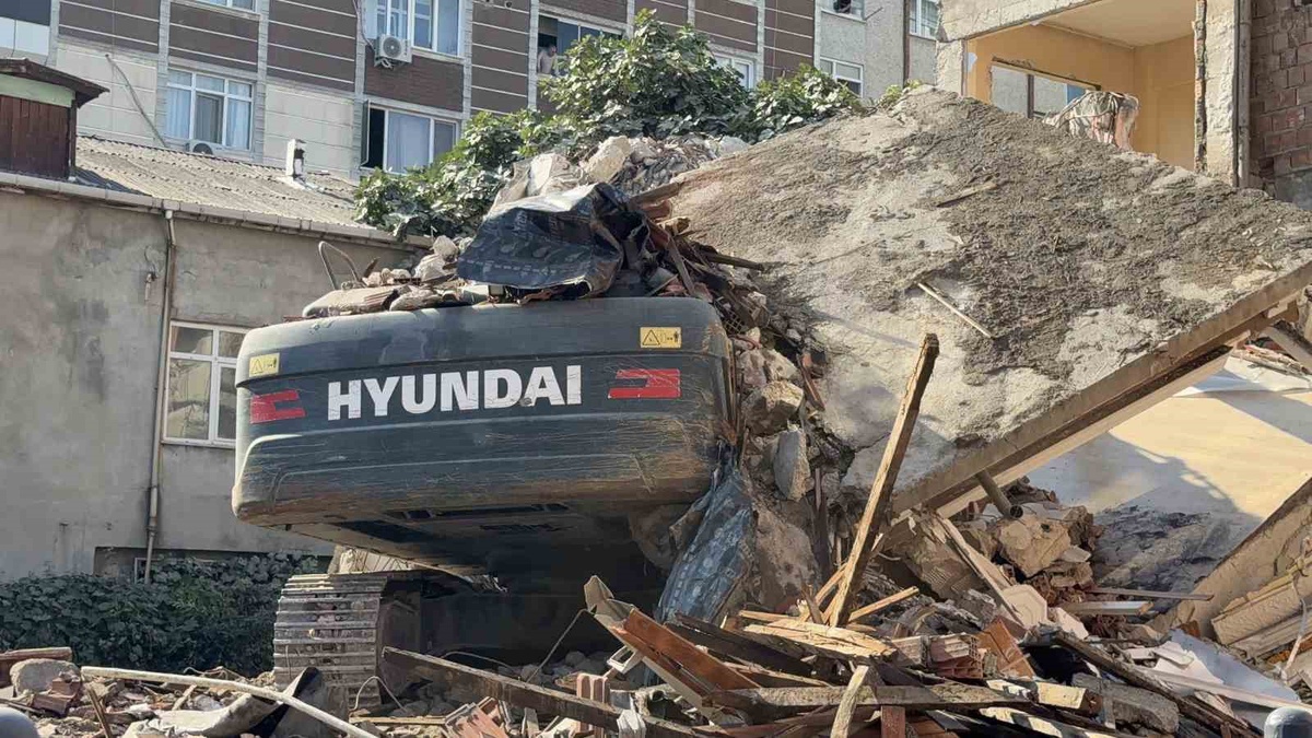 Küçükçekmece\'de Yıkım Faciası
