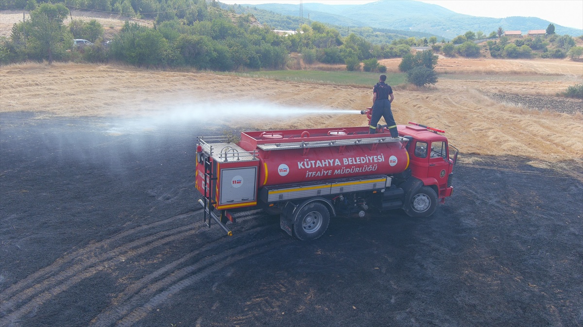 Kütahya\'da Traktör Yangını Tarım Arazisini Vurdu
