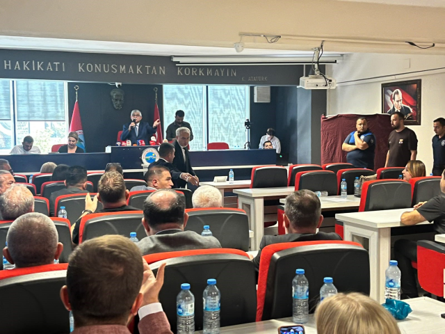 <a class='keyword-sd' href='/ozgur-ozel/' title='Özgür Özel'>Özgür Özel</a>'e kötü haber: Yeni Parti'den ilk istifalar geldi