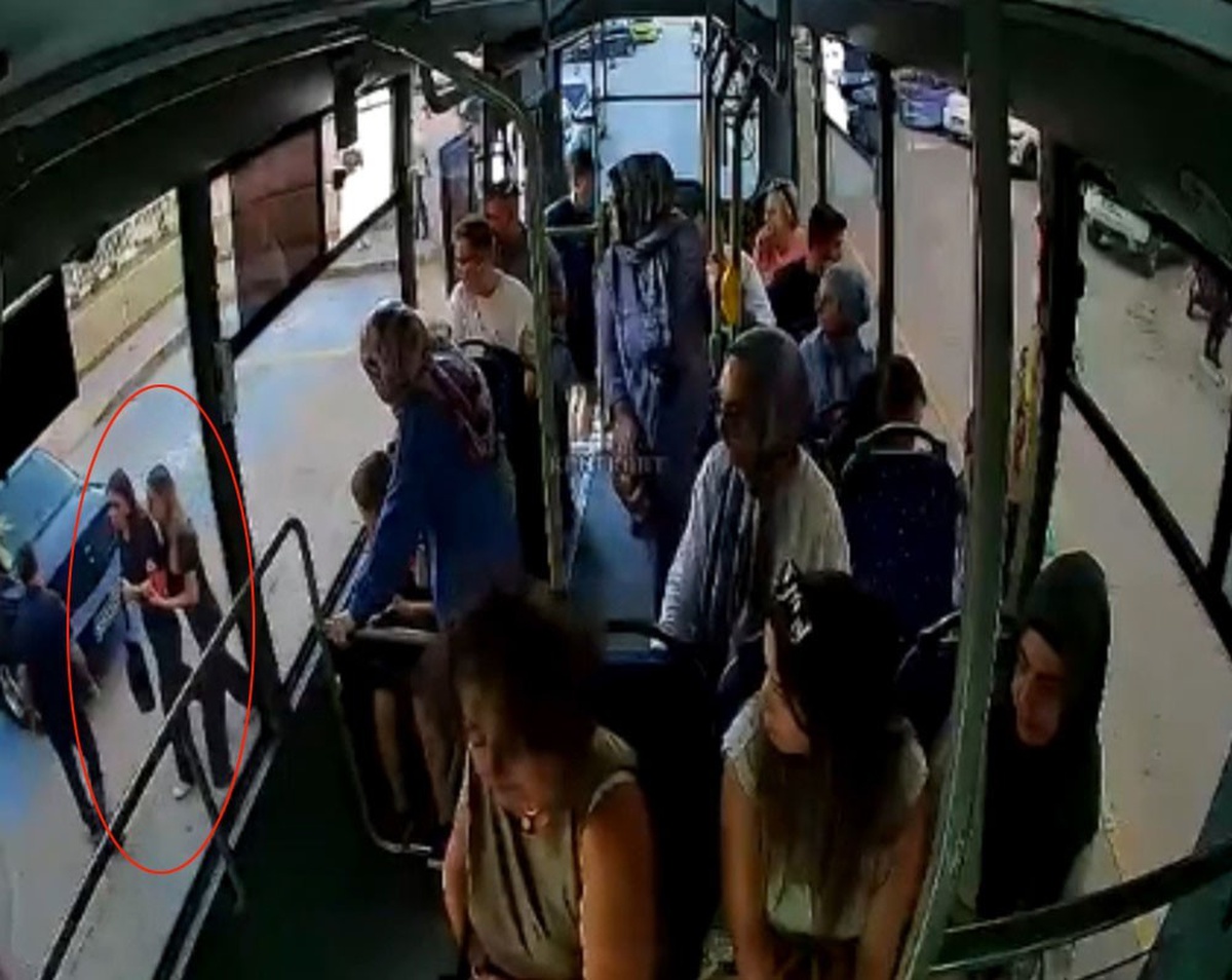 Minibüs Şoföründen Örnek Davranış