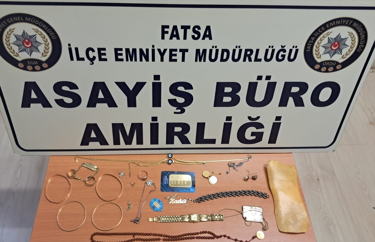 Fatsa\'da 1,2 Milyon Lira Değerinde Altın Çalan 4 Zanlı Tutuklandı