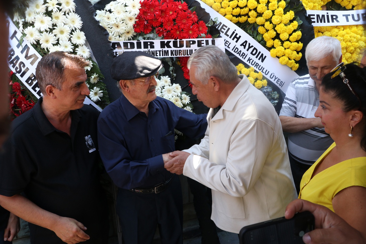 Güzin Büyükerşen\'in Cenazesine Katılım