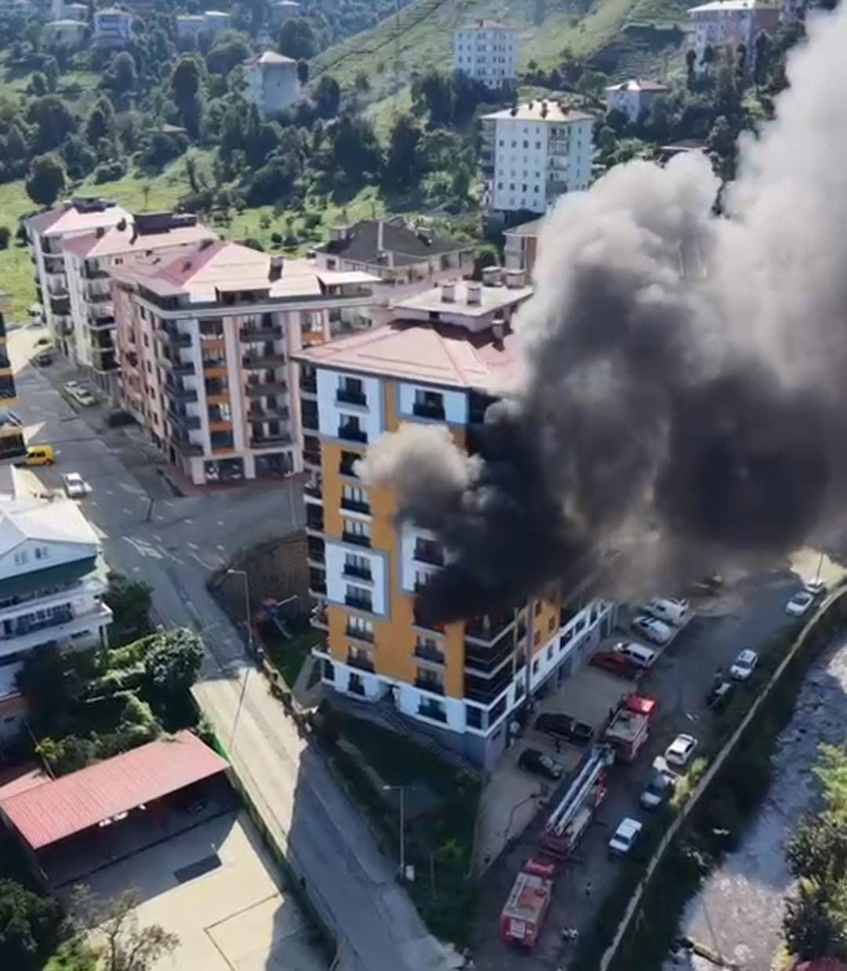 Rize\'de Apartman Yangını Korkuttu
