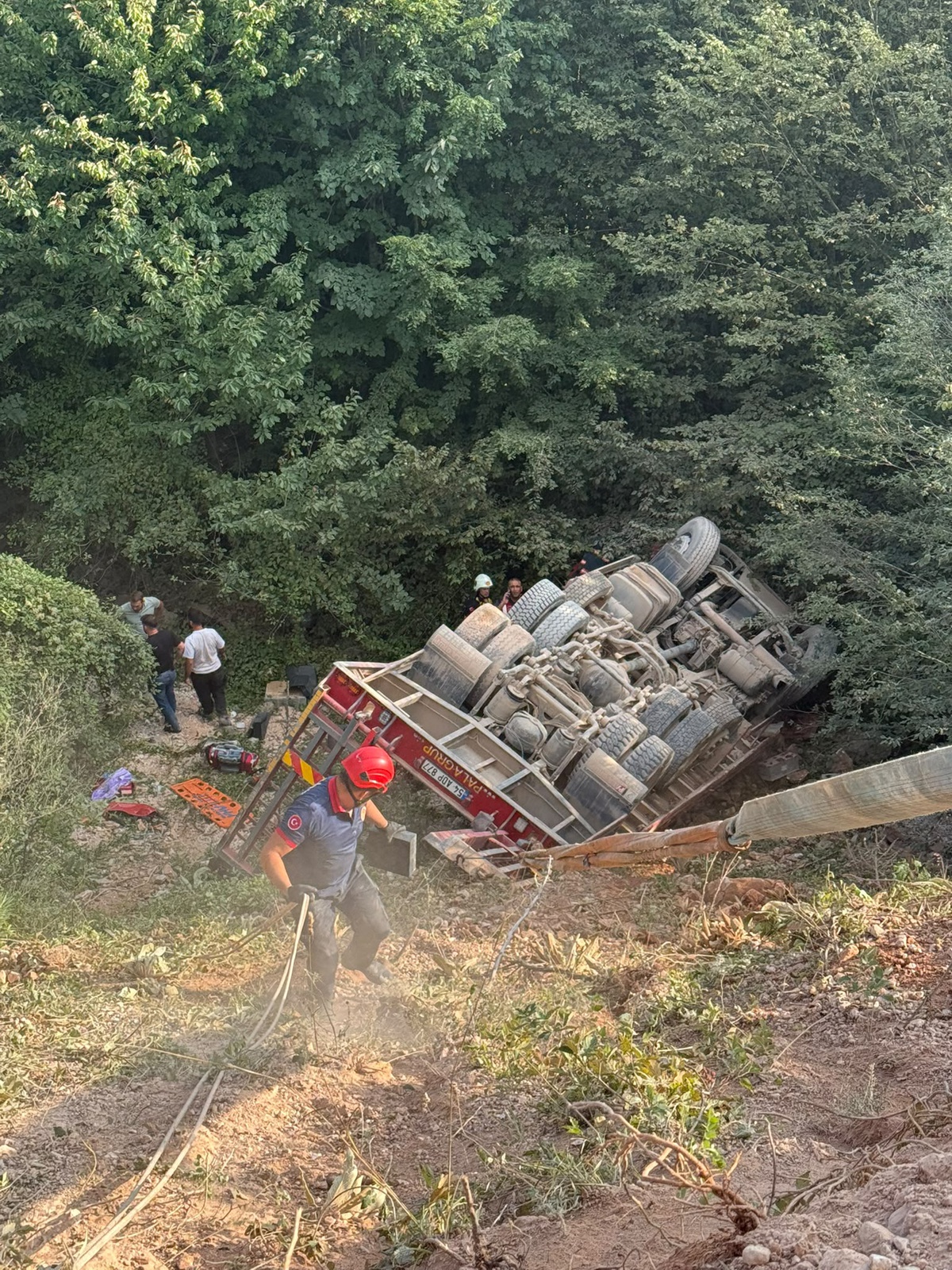 Akyazı\'da TIR Kazası: Sürücü Hayatını Kaybetti