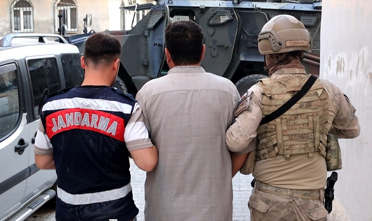 Şanlıurfa\'da 10 Göçmen Kaçakçısı Gözaltında