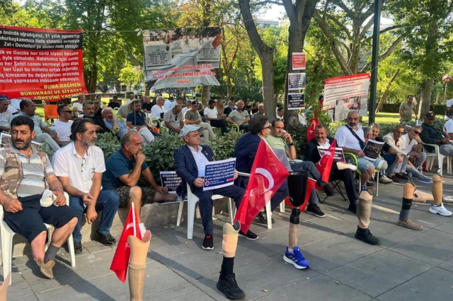 Şehit yakınları ve gazilerin 38 gündür süren oturma eylemine müdahale