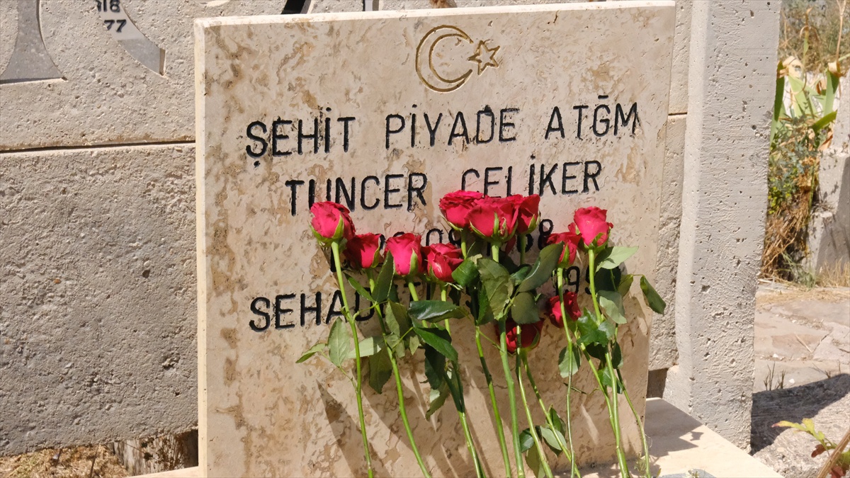 Şehit Tuncer Çeliker kabri başında anıldı
