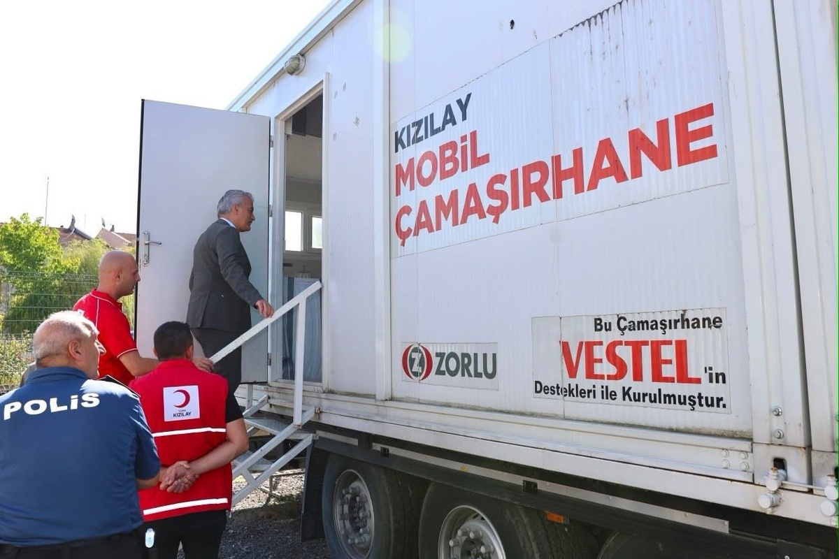 Vali Makas Kızılay Merkezini İnceledi