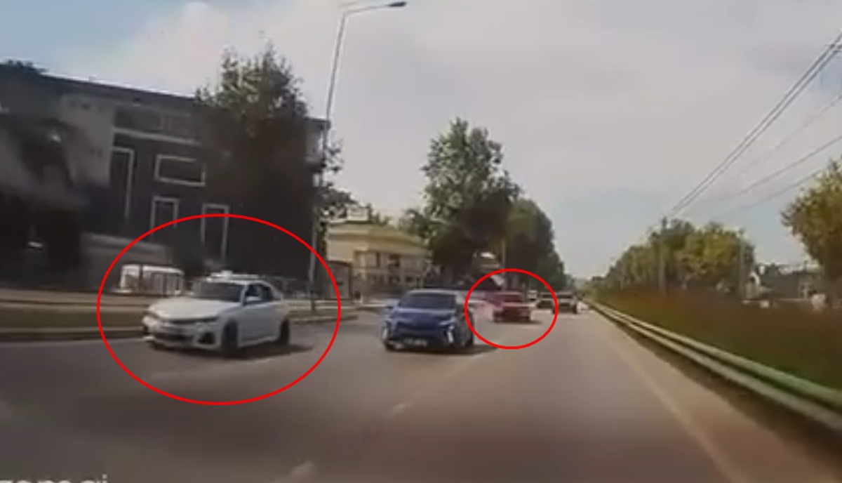 Bursa\'da Makas Atan Araçlar Çarpıştı