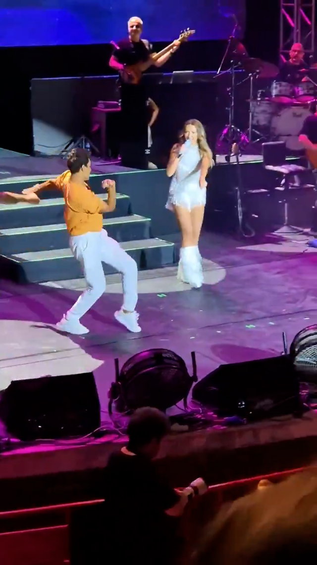 Hadise “Kıvır be” diyerek sahneye çağırdı! Sonrası olay oldu