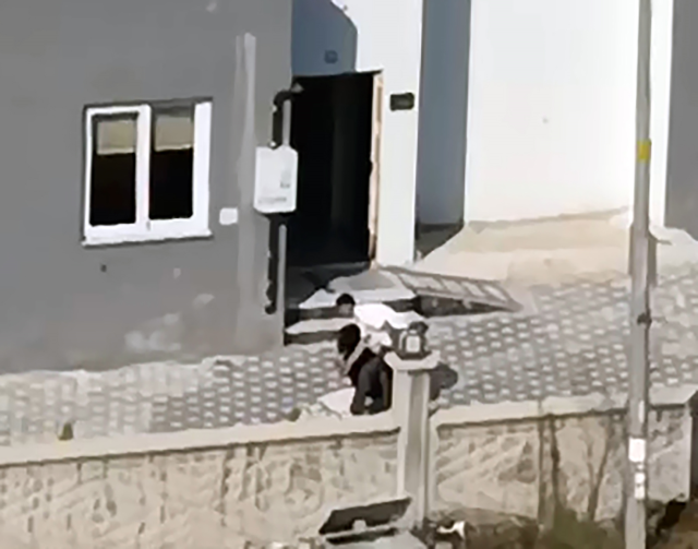 Tartıştığı kadına dakikalarca kabusu yaşatan saldırgan gözaltına alındı