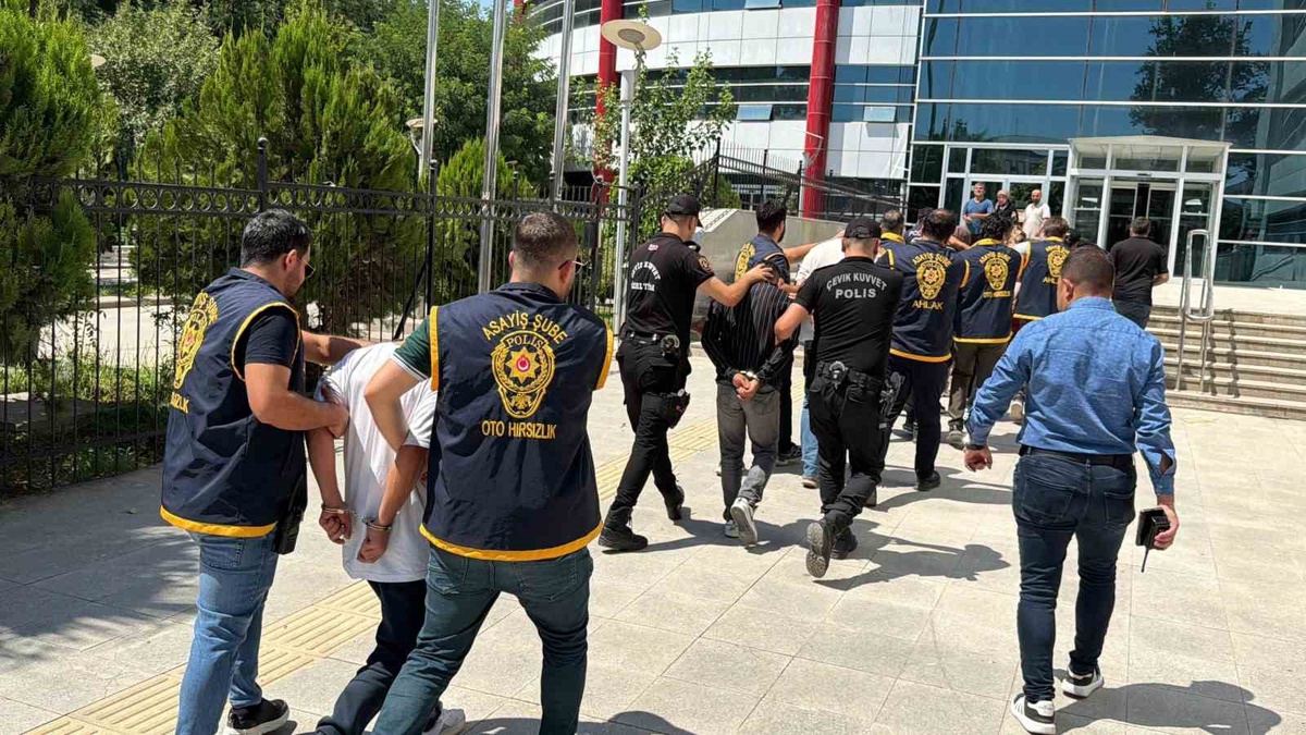 Banka Dolandırıcıları Yakalandı
