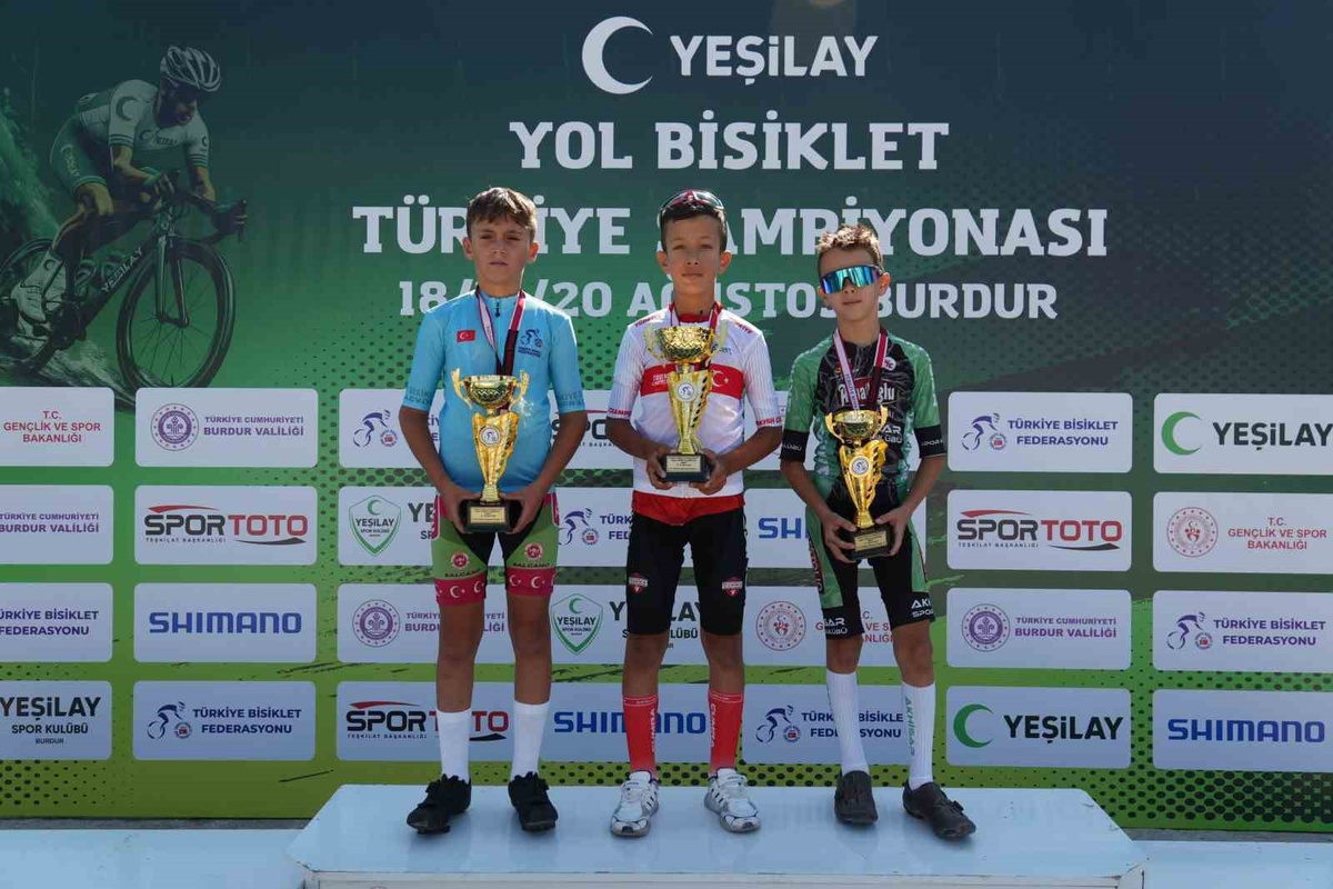Akhisar\'ın Bisiklet Başarısı: İki Türkiye Şampiyonu
