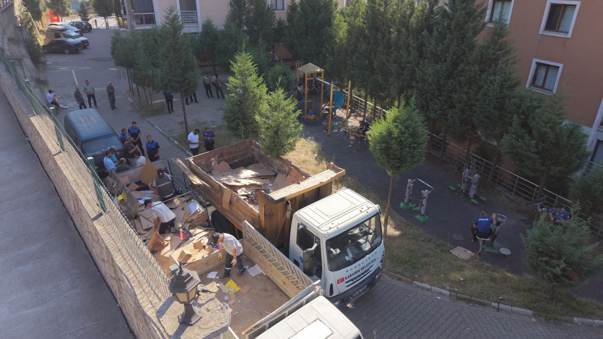 Karabük\'te 4 Kamyon Çöp Temizlendi