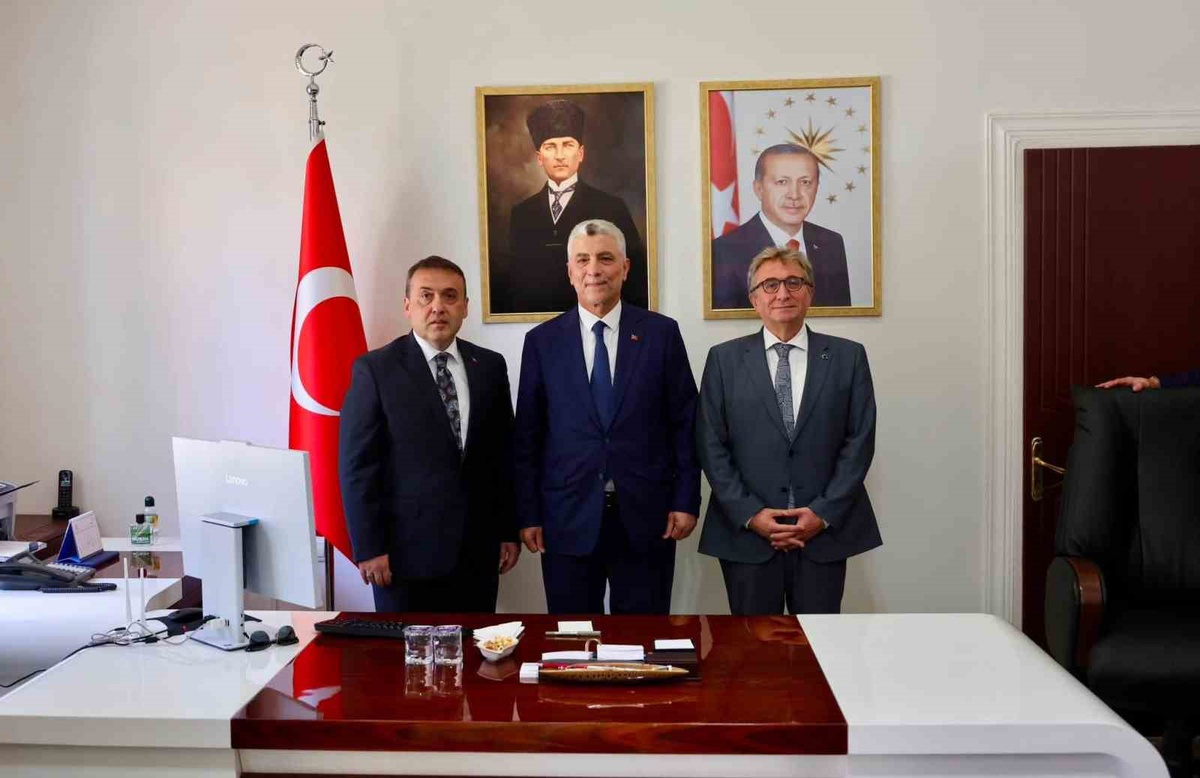 Bakan Bolat Bilecik\'te Ziyaretlerde Bulundu