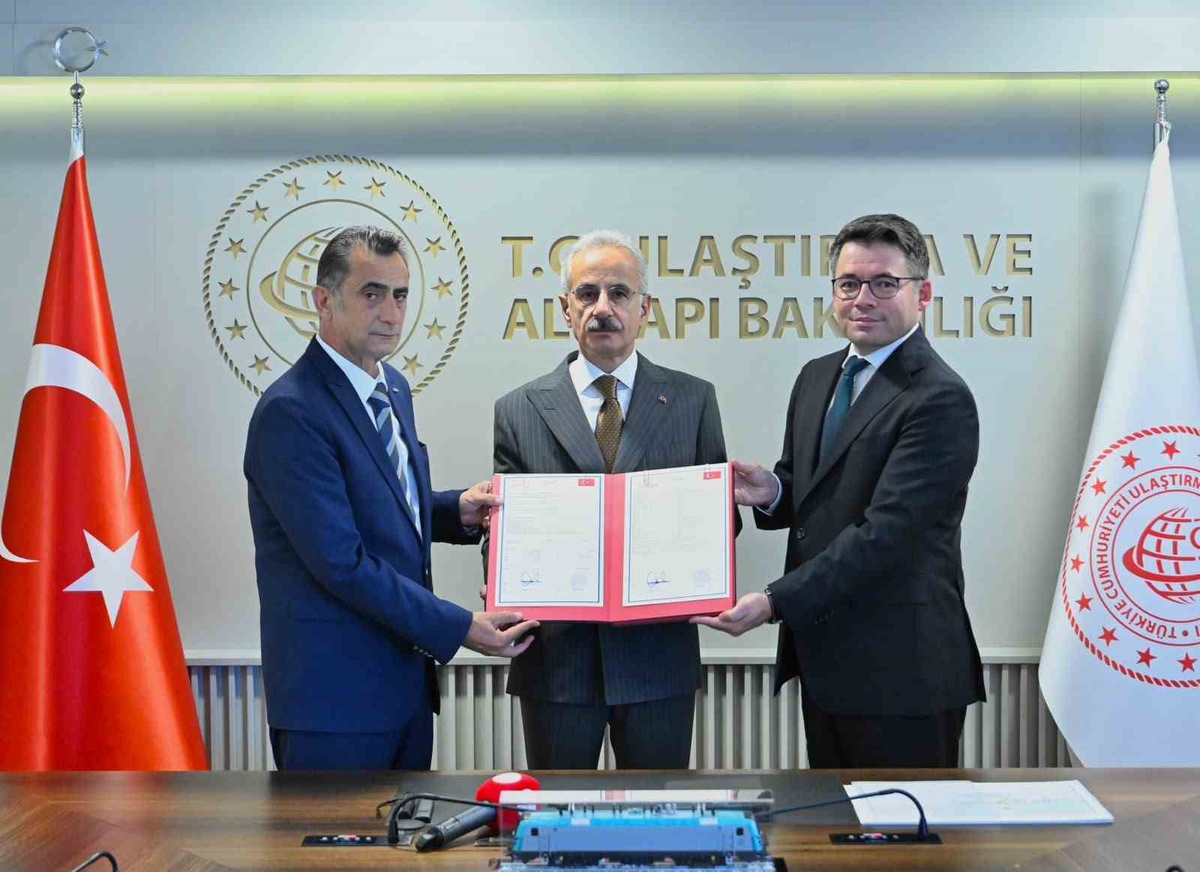 Yerli Elektrikli Lokomotif E5000 TSI Sertifikası Aldı