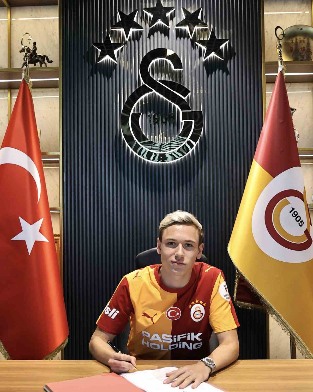 Galatasaray\'a Yeni Takviye: Aleksey Batrakov