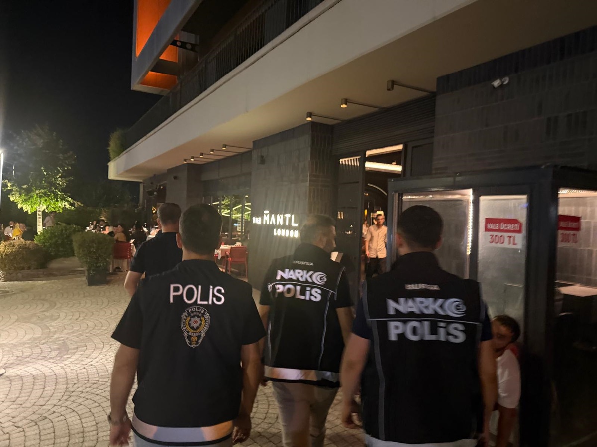 Bursa\'da Polis Denetimi: 8 Şüpheli Yakalandı, 6 Sürücüyü Cezalandırdı