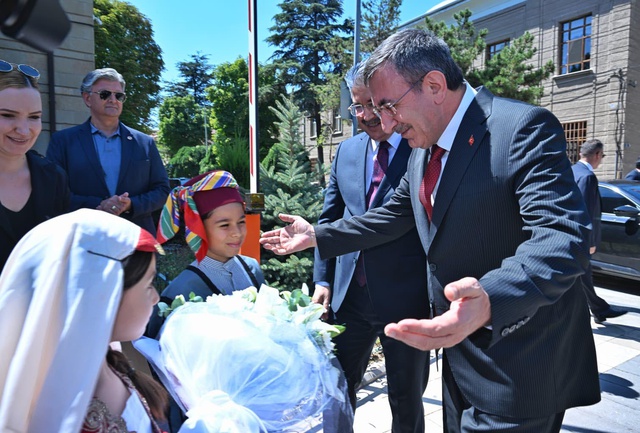 Cumhurbaşkanı Yardımcısı Yılmaz: Vatandaşın 'yastık altı' Merkez Bankası rezervinden büyük