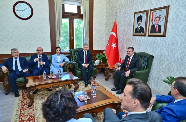 Cumhurbaşkanı Yardımcısı Yılmaz: Vatandaşın 'yastık altı' Merkez Bankası rezervinden büyük