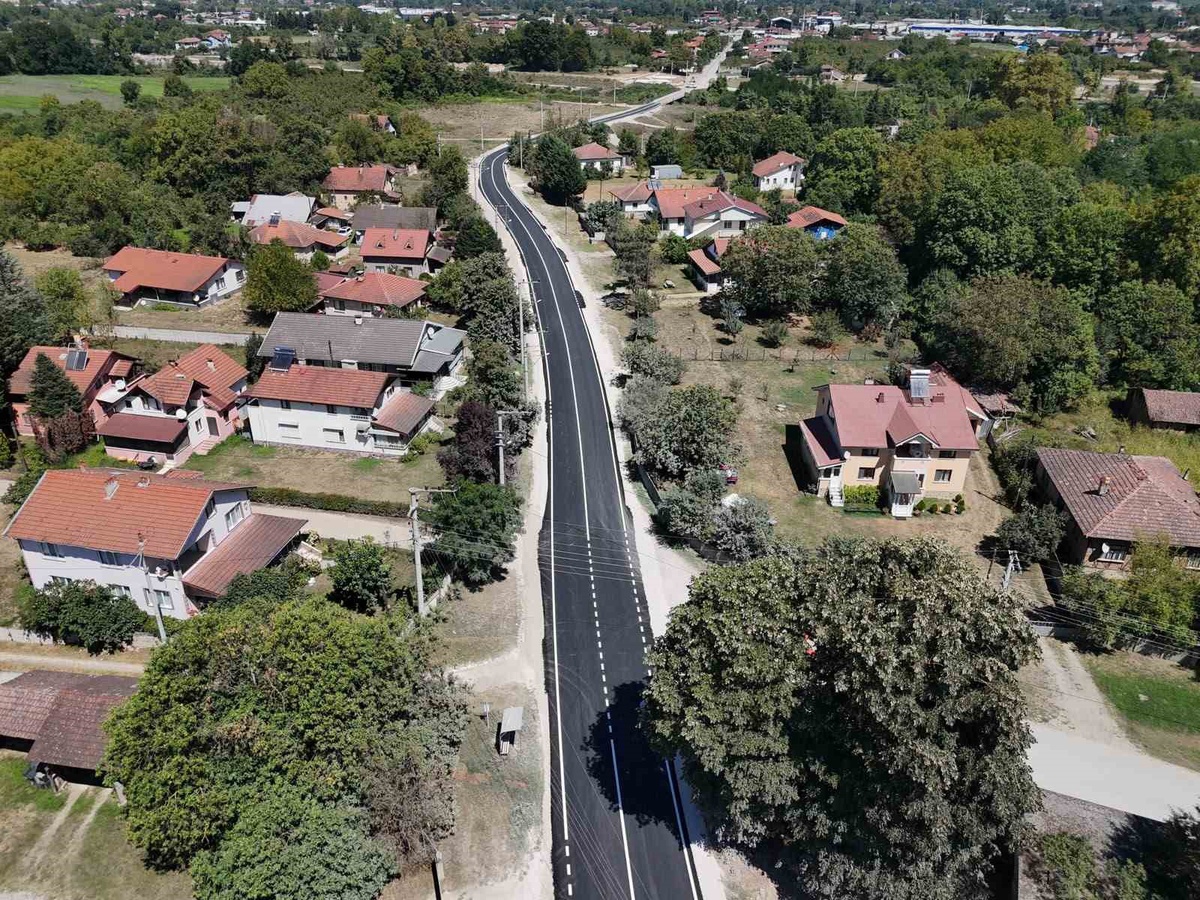 Düzce’de gece gündüz asfalt seriliyor