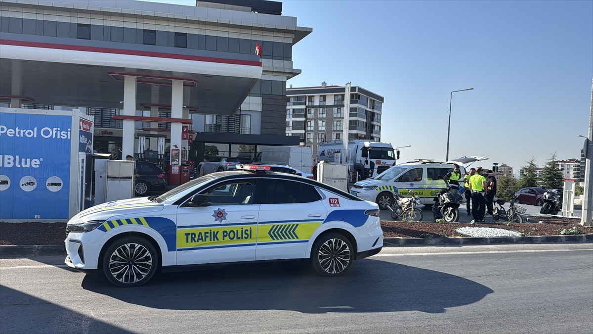 Edirne\'de Motosiklet Tırla Çarpıştı